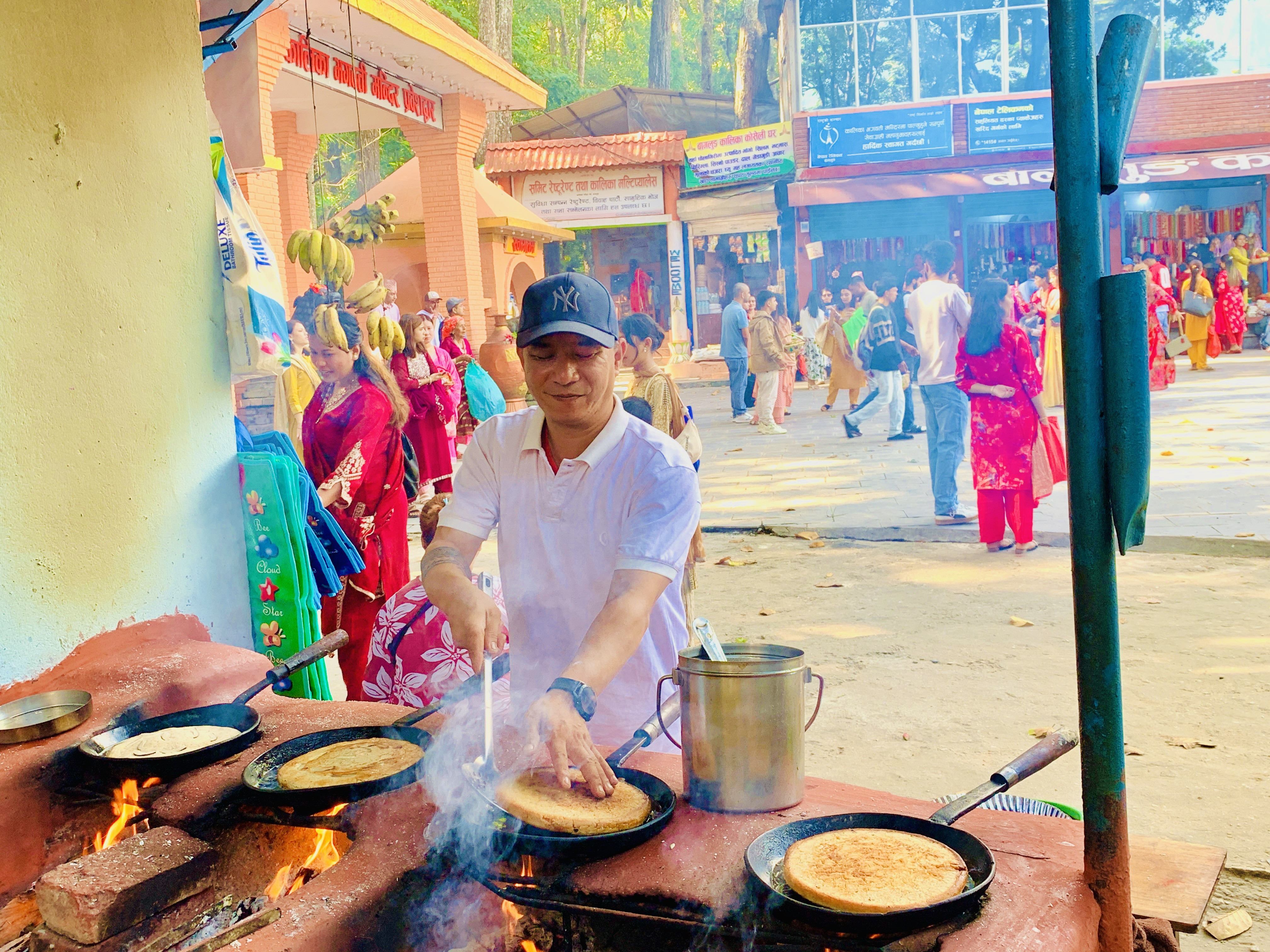 रोट पकाएर परम्परा र दैनिकी धानेका डम्बर