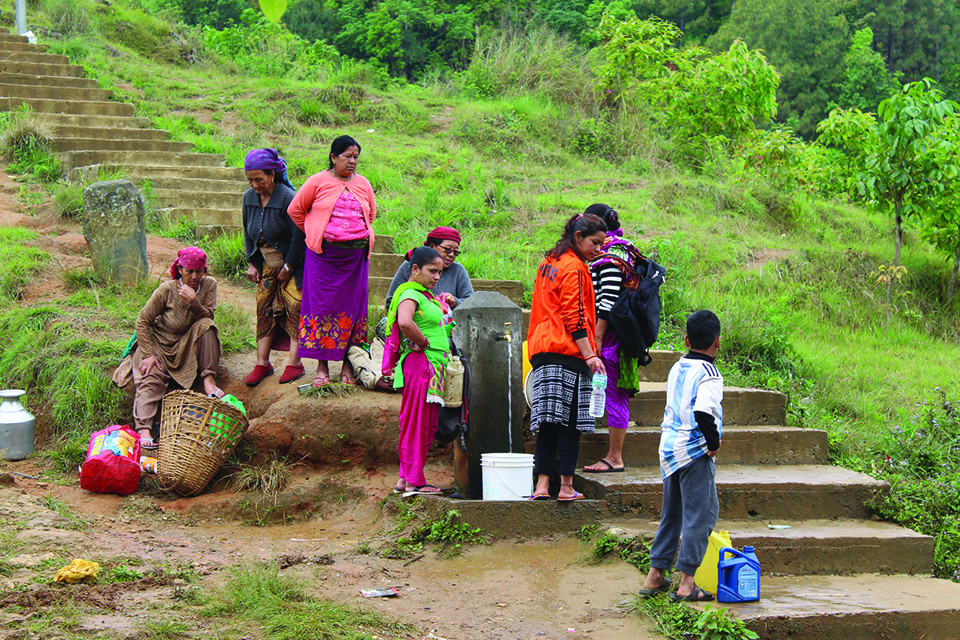 बाढिले पाइपलाइन बगाएपछि बागलुङ बजारमा खानेपानी थप्प